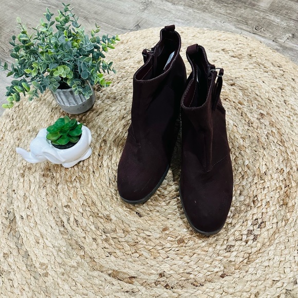 Old Navy Dark Purple Booties - Picture 3 of 11